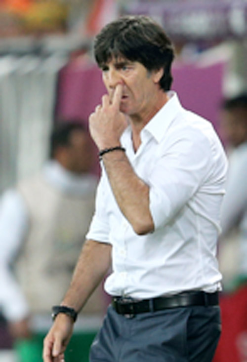 Euro 2012 - Joachim Low: il divoratore di caccole