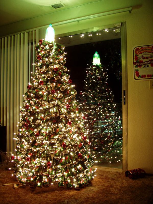 Albero di Natale con bottiglie Mountain Dew