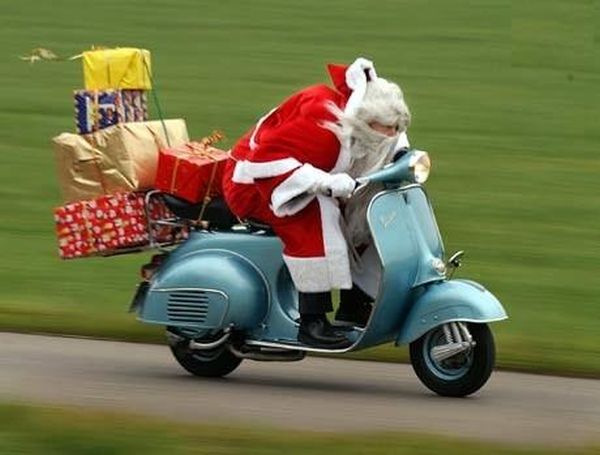 Babbo Natale in vespa