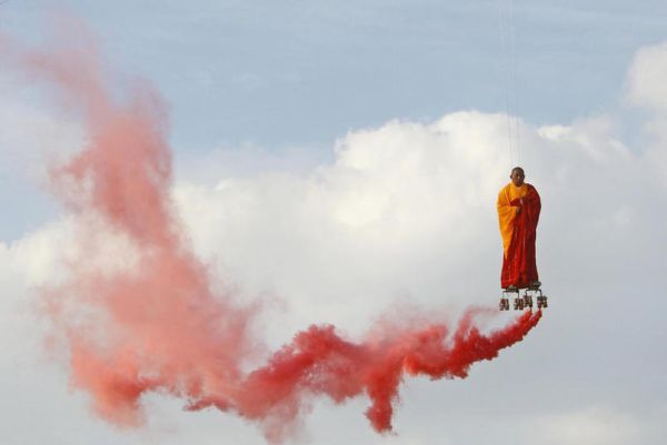 Li Wei lievita in cielo