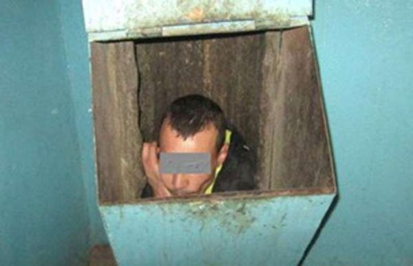 Uomo nella spazzatura
