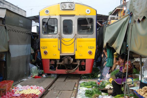 Mercato Mae Klong 4