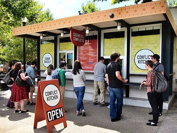 Conflict Kitchen: esterno