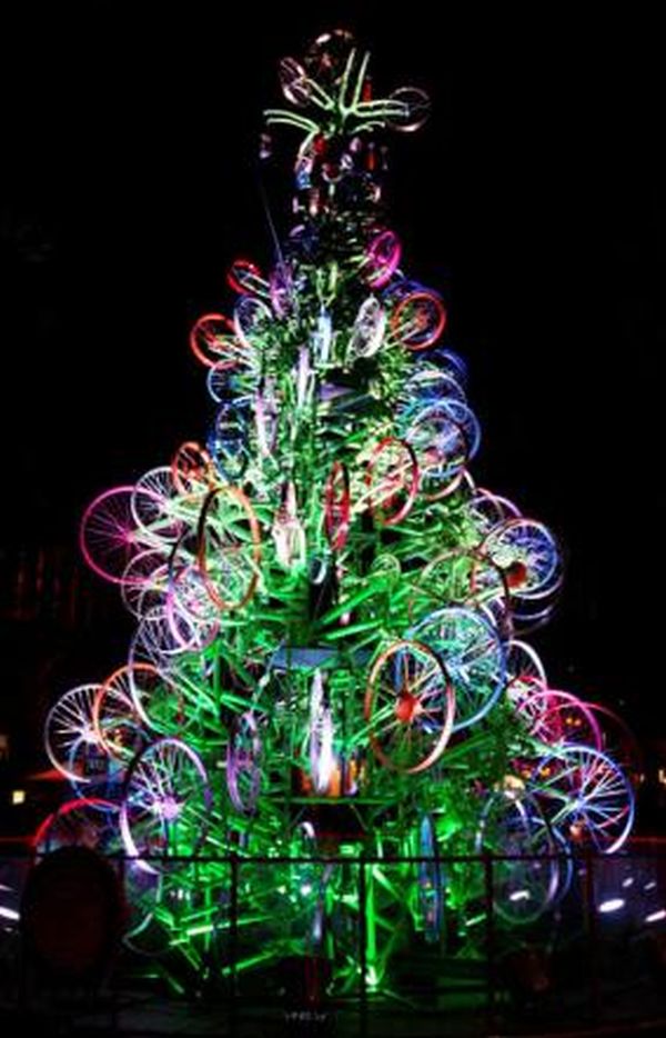 Albero con ruote di bicicletta