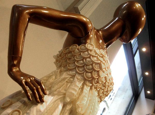 Condom-dress 3