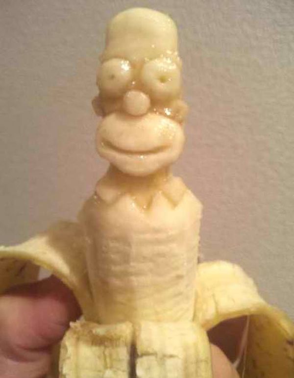 scultura-banana: Homer dei Simpson