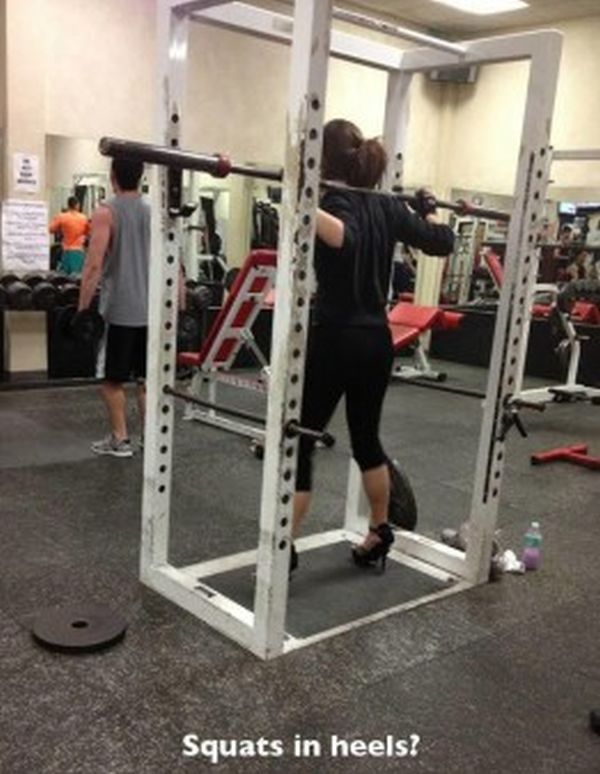 squat con tacchi a spillo