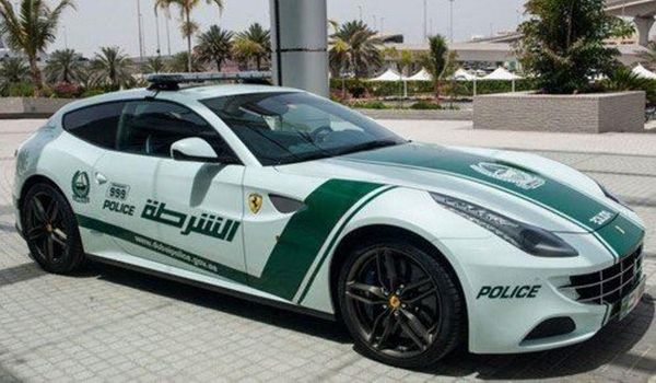 Ferrari FF polizia Dubai