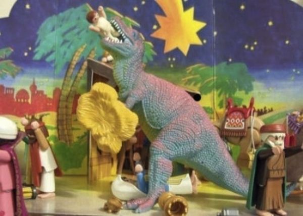 presepe-godzilla che mangia bambinello