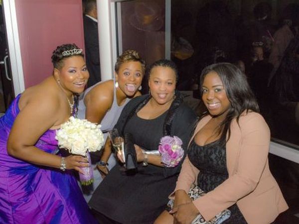 Yasmin Eleby e le amiche